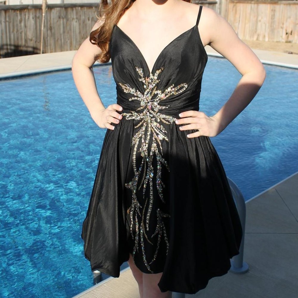 Mac Duggal Black Semi-Formal short dress size 4